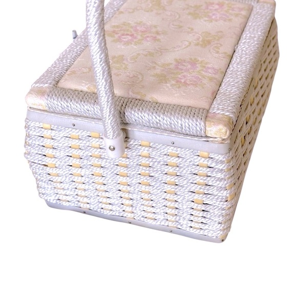 Vintage Sewing Basket - Picture 2 of 7